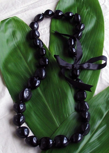 Hawaiian Kukui Nut Statement Necklace – Main Street Estate Sales