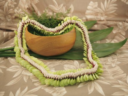 Hawaiian lei for men or women