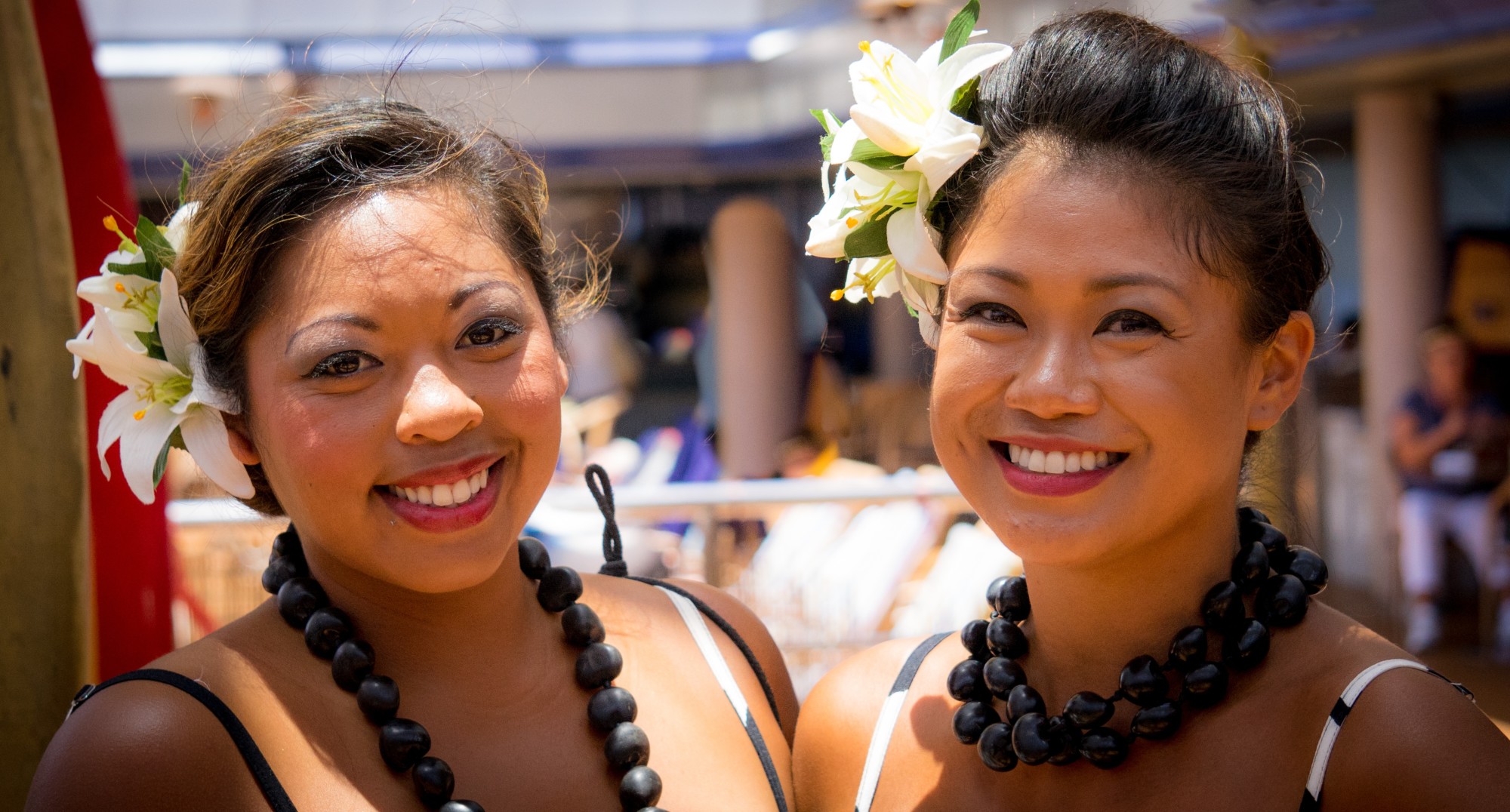 how to wear Hawaiian flowers